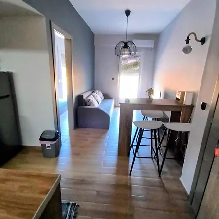 Apartment Angels *